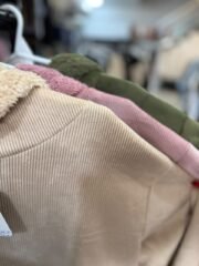 Campera de plush con peluche unisex - Imagen 3