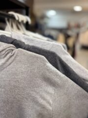 Campera tipo canguro unisex - Imagen 2