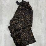 Jeans animal print tiro alto